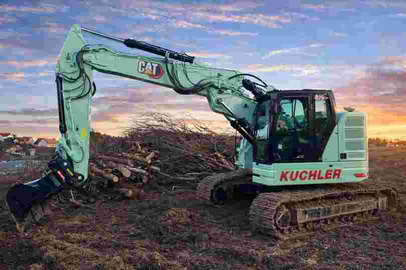 Endlich da. Unser CAT 325!