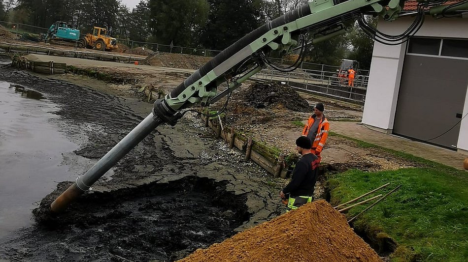 Regenrückhaltebecken‐Reinigung zur Sicherstellung der Entwässerungsleistung