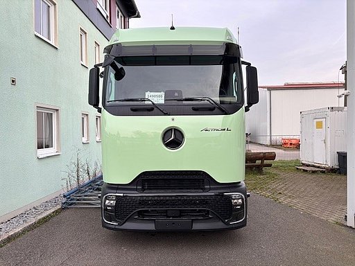 Ein Actros 1853 der neuen Generation erweitert unseren Fuhrpark