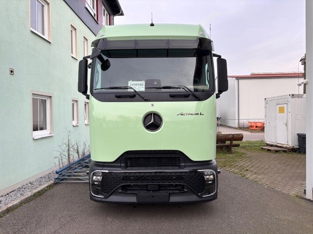 Ein Actros 1853 der neuen Generation erweitert unseren Fuhrpark